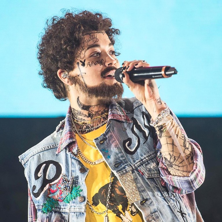 Рита Ора в образе Post Malone